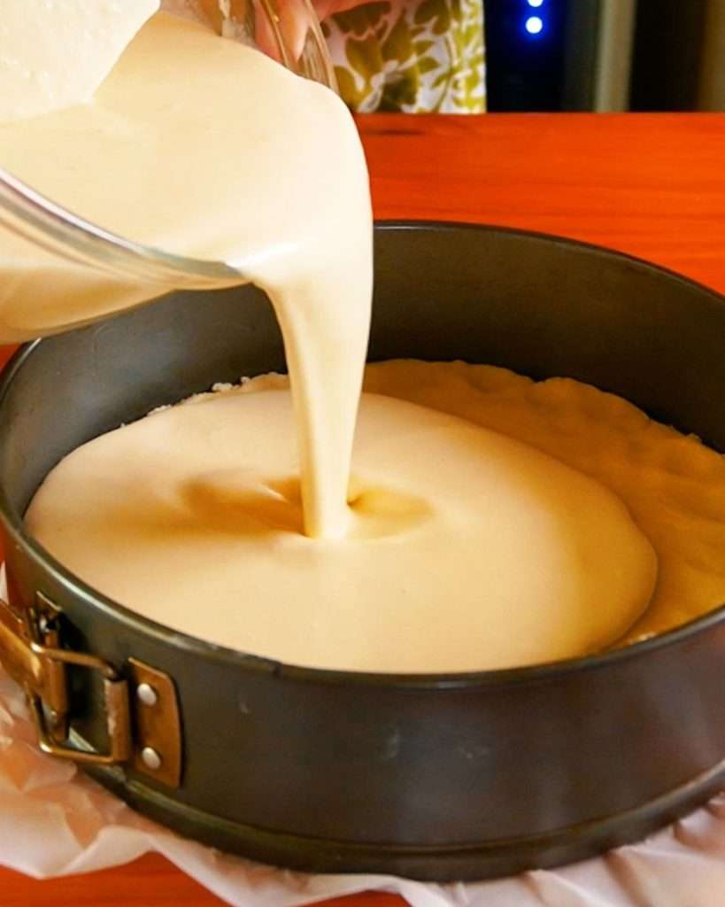 cheesecake sin TACC antes de hornear